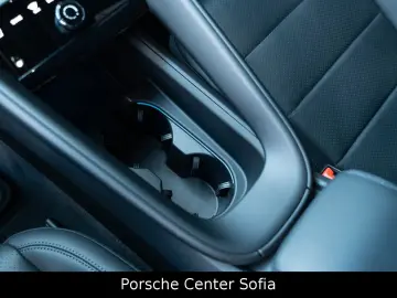 PORSCHE Macan Electric 4
