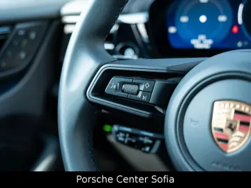PORSCHE Macan Electric 4