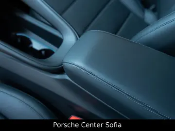 PORSCHE Macan Electric 4