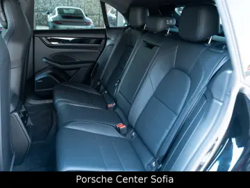 PORSCHE Macan Electric 4