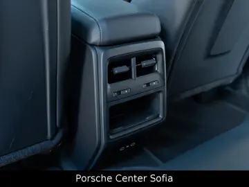 PORSCHE Macan Electric 4