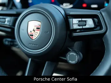 PORSCHE Macan Electric 4