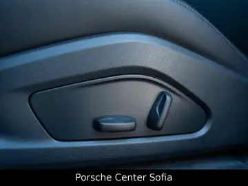 PORSCHE Macan Electric 4