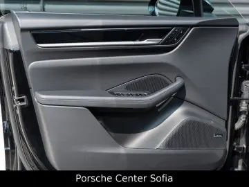 PORSCHE Macan Electric 4