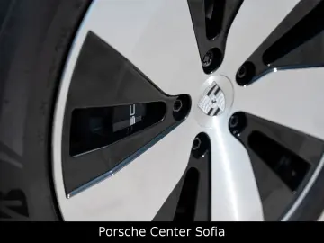 PORSCHE Macan Electric 4