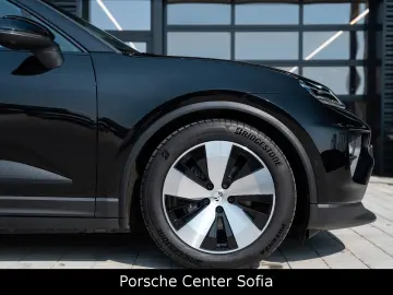PORSCHE Macan Electric 4
