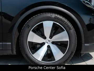 PORSCHE Macan Electric 4