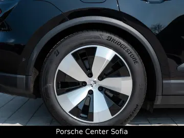 PORSCHE Macan Electric 4