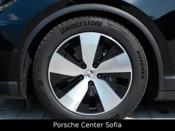 PORSCHE Macan Electric 4