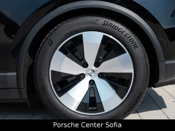 PORSCHE Macan Electric 4