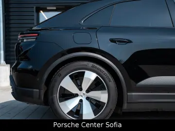 PORSCHE Macan Electric 4