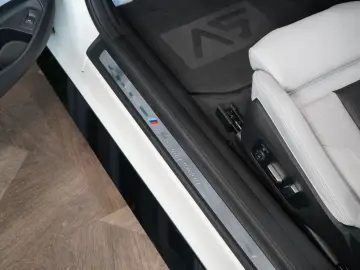 BMW M4 COMPETITION XDRIVE FROZEN HUD 69.421 € NETTO