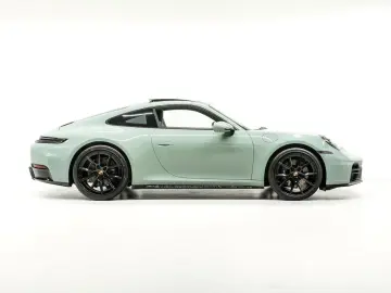 PORSCHE 992 Carrera