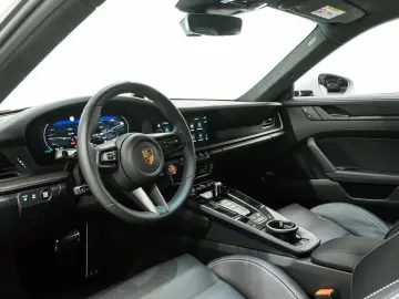 PORSCHE 992 Carrera