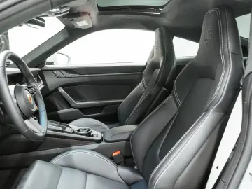 PORSCHE 992 Carrera