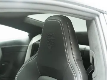 PORSCHE 992 Carrera