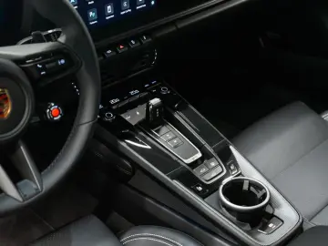 PORSCHE 992 Carrera