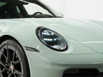 PORSCHE 992 Carrera