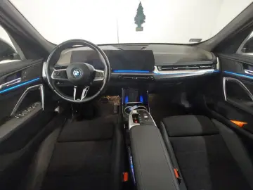 BMW iX1 30 xDrive M Sport AHK 20  ACC LED CAM UVP 72