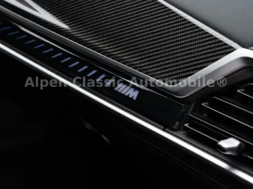 BMW X6 M60 i xDrive B&W  HUD  PANO  AHK  Massage