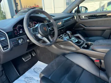 PORSCHE CAYENNE COUPE GTS 22  STANDHZG MATRIX AHK LUFT