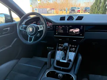 PORSCHE CAYENNE COUPE GTS 22  STANDHZG MATRIX AHK LUFT