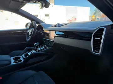 PORSCHE CAYENNE COUPE GTS 22  STANDHZG MATRIX AHK LUFT