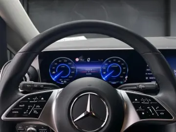 MERCEDES-BENZ EQV 300 Lang FACELIFT TISCH MBUX