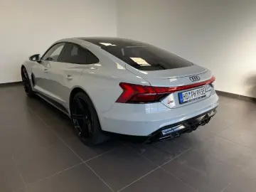 AUDI RS e-tron GT quattro