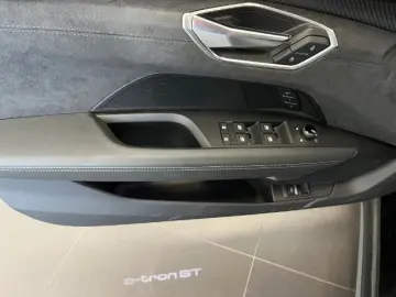 AUDI RS e-tron GT quattro