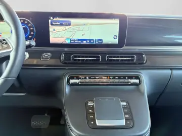 MERCEDES-BENZ EQV 300 Lang PANO BURM DISTR KAM NAVI …