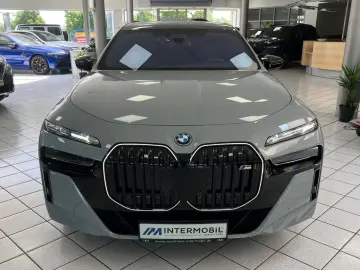 BMW i7 M70 xD M-Perf PANO-SKY KRISTALL A-TÜREN B&W