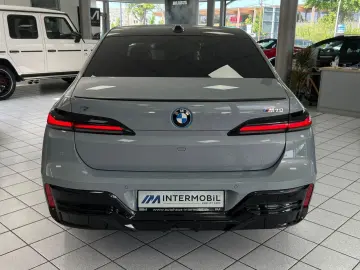 BMW i7 M70 xD M-Perf PANO-SKY KRISTALL A-TÜREN B&W