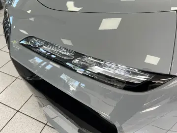 BMW i7 M70 xD M-Perf PANO-SKY KRISTALL A-TÜREN B&W