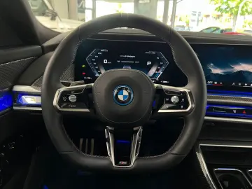 BMW i7 M70 xD M-Perf PANO-SKY KRISTALL A-TÜREN B&W