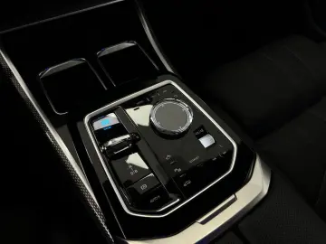 BMW i7 M70 xD M-Perf PANO-SKY KRISTALL A-TÜREN B&W
