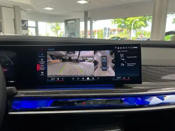 BMW i7 M70 xD M-Perf PANO-SKY KRISTALL A-TÜREN B&W