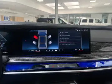 BMW i7 M70 xD M-Perf PANO-SKY KRISTALL A-TÜREN B&W