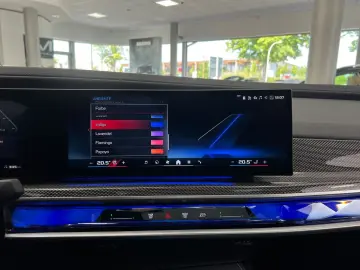 BMW i7 M70 xD M-Perf PANO-SKY KRISTALL A-TÜREN B&W