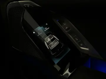 BMW i7 M70 xD M-Perf PANO-SKY KRISTALL A-TÜREN B&W