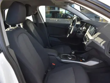 BMW 218i Gran Coupe Aut. Advantage Navi Sitzhzg LED