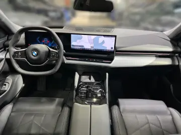 BMW 520 d xDrive Lim.  Standh.  Panorama-Schiebedach