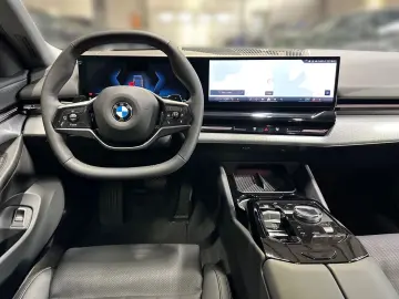 BMW 520 d xDrive Lim.  Standh.  Panorama-Schiebedach