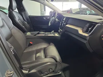 VOLVO XC60 B5 Inscription ACC Sitzklima 360  Pano LED