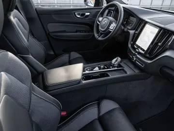 VOLVO XC60 Plus Dark AWD B5 Benzin EU6d Allrad Leder d