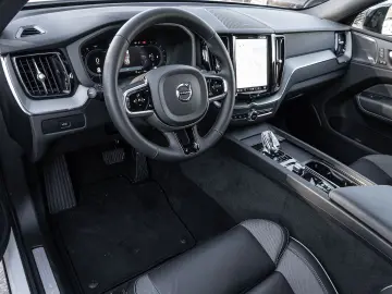 VOLVO XC60 Plus Dark AWD B5 Benzin EU6d Allrad Leder d