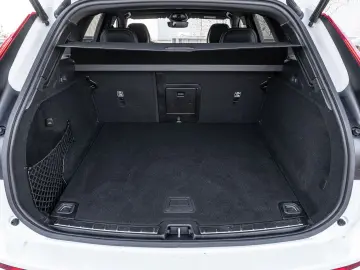 VOLVO XC60 Plus Dark AWD B5 Benzin EU6d Allrad Leder d