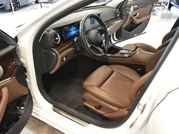 MERCEDES-BENZ E 300 e T 9G-TRONIC Exclusive