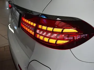 MERCEDES-BENZ E 300 e T 9G-TRONIC Exclusive
