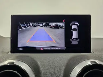 AUDI Q2 35 TFSI Virtual Kamera StandheizungSportsitze